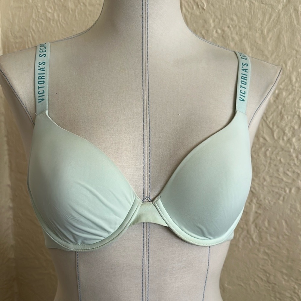 Victoria’s Secret T-Shirt Lightly Lined Full Coverage Light Blue Logo Straps Bra
